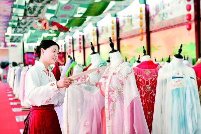 完美体育直播电商：出现新趋势亟待更规范(图2)
